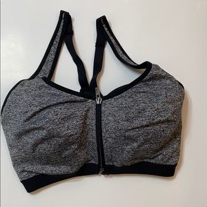 Victoria’s Secret front close sports bra 32DDD